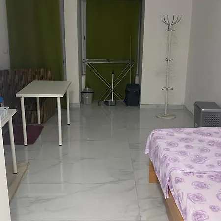 Apartment Joes Court *
